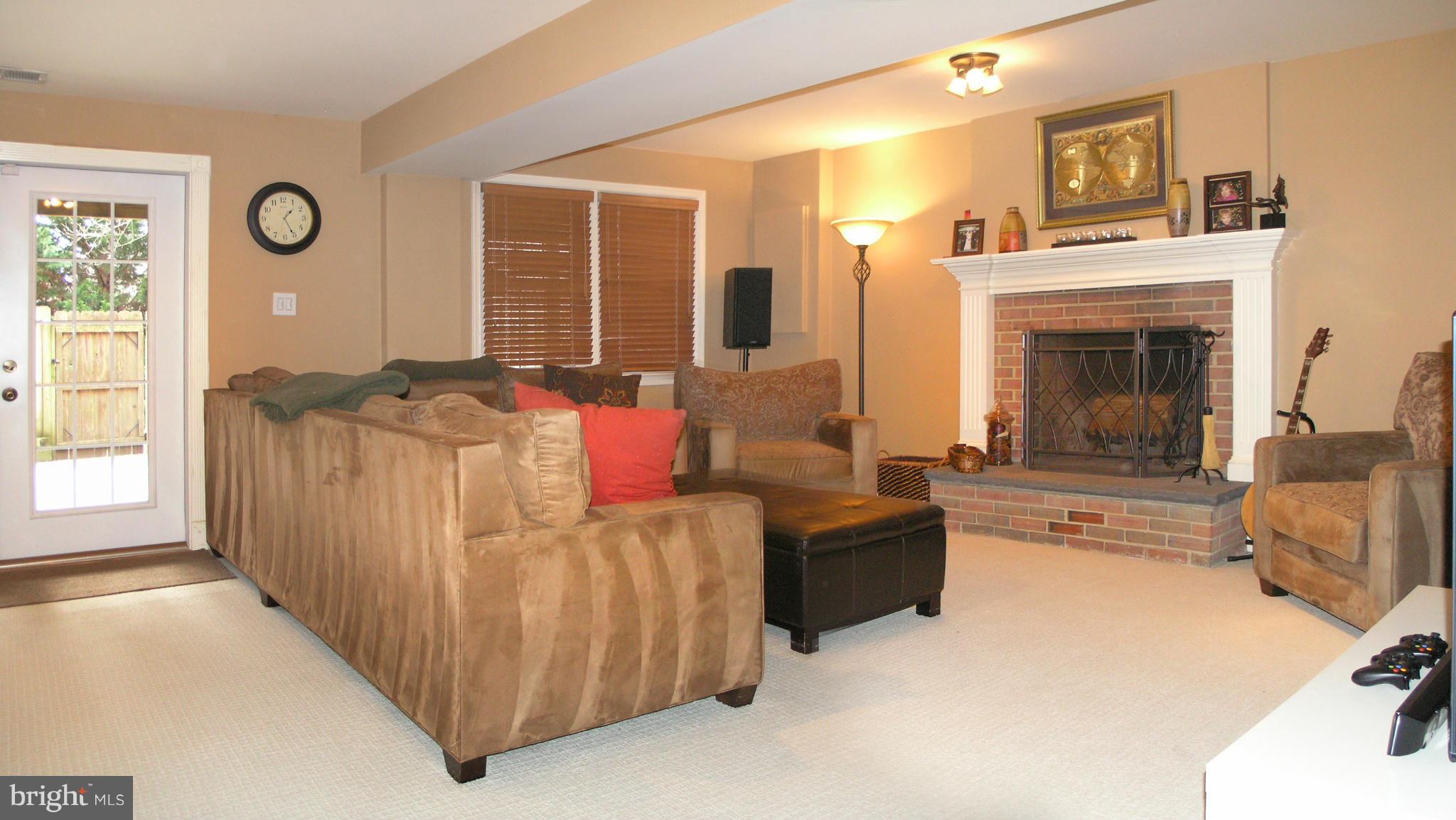 1848 Golf View Court Reston, VA 20190 - Photo 20 of 25 Family Room
