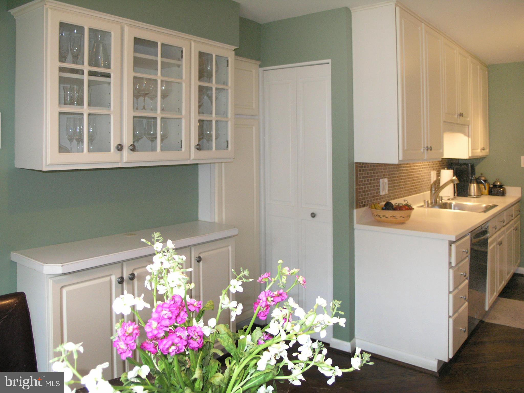 1848 Golf View Court Reston, VA 20190 - Photo 3 of 25 Kitchen