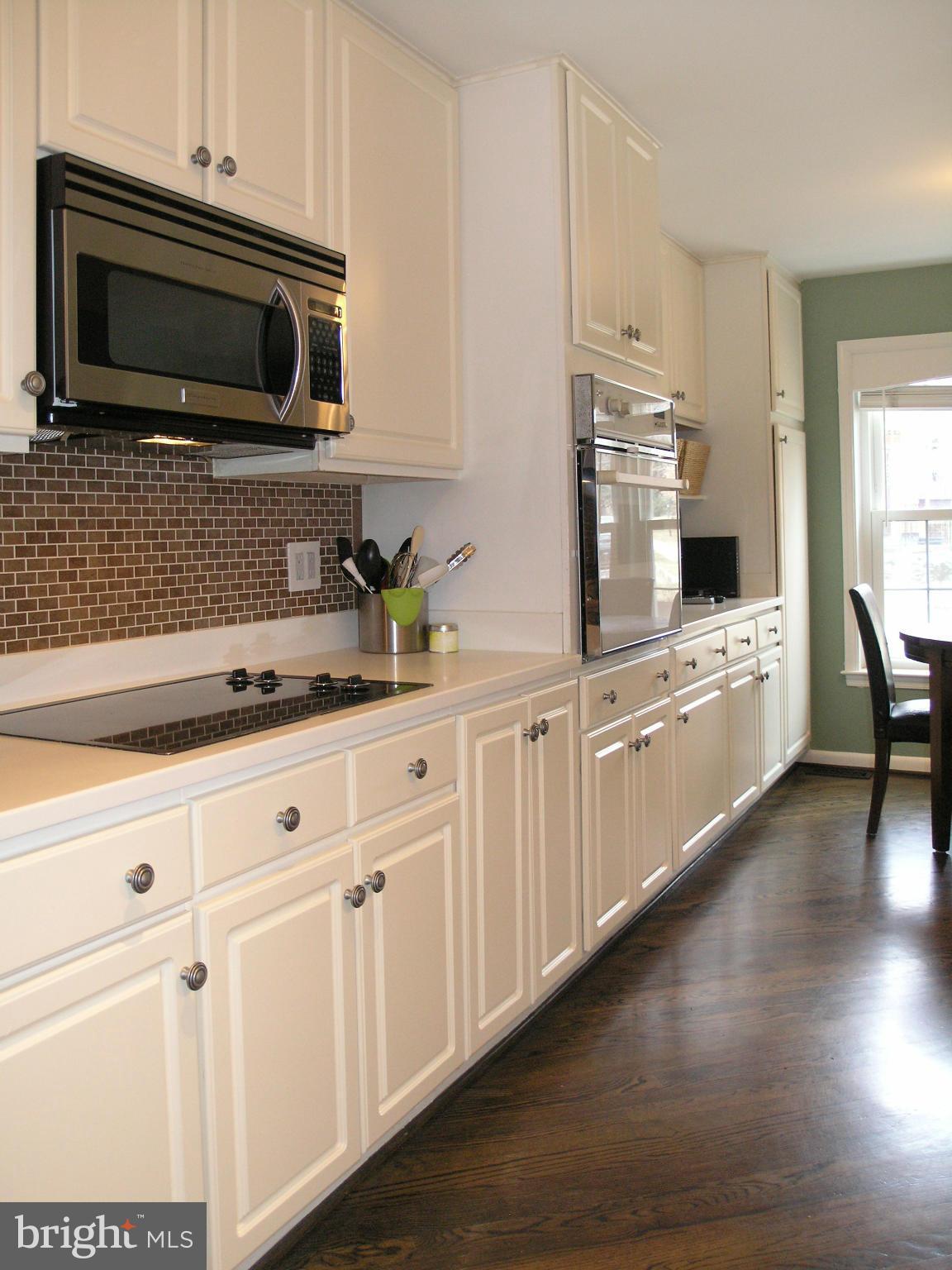 1848 Golf View Court Reston, VA 20190 - Photo 4 of 25 Kitchen