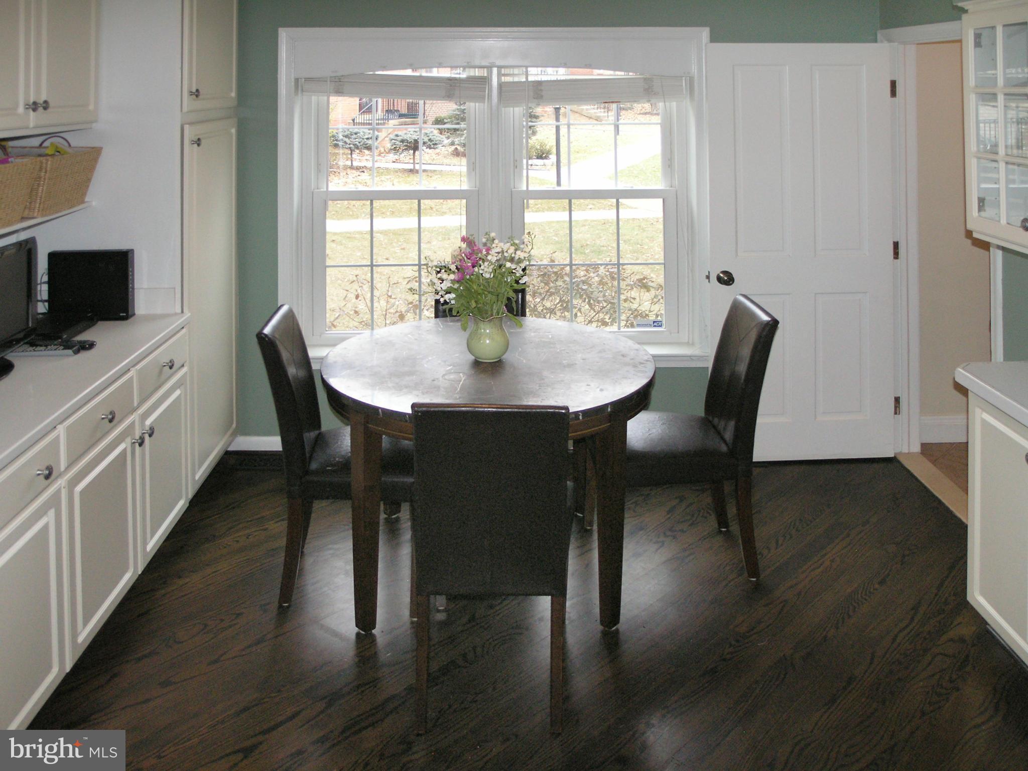 1848 Golf View Court Reston, VA 20190 - Photo 6 of 25 Kitchen