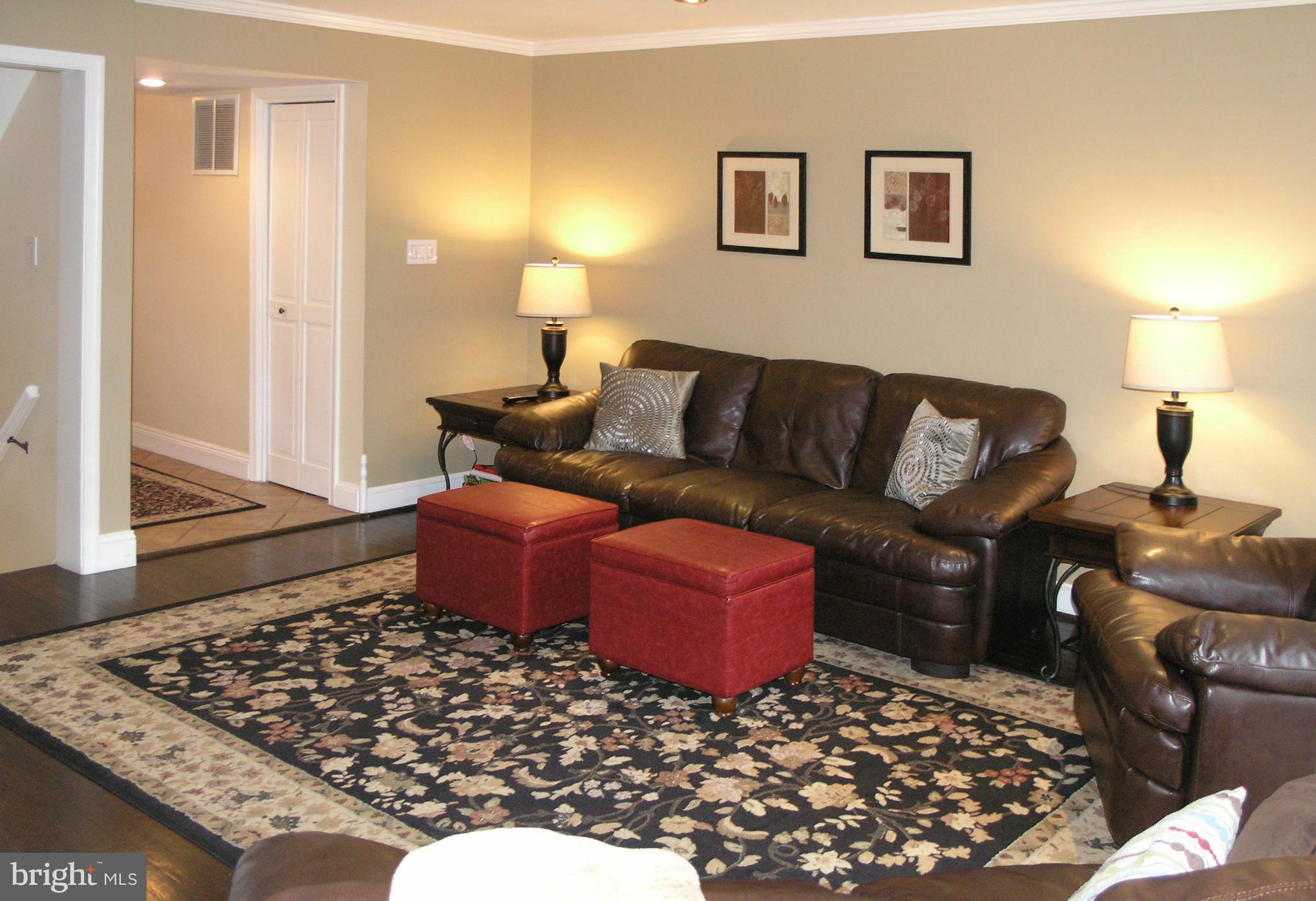 1848 Golf View Court Reston, VA 20190 - Photo 9 of 25 Living Room