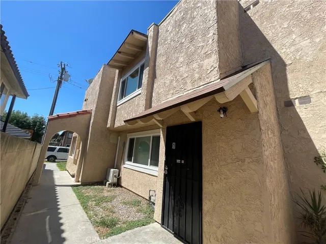 a view of a back yard of the house