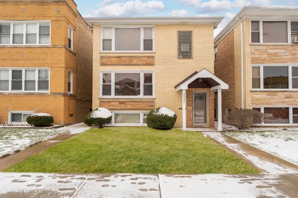 $2,300 | 4936 North Marmora Avenue, Unit 1, Chicago, IL 60630