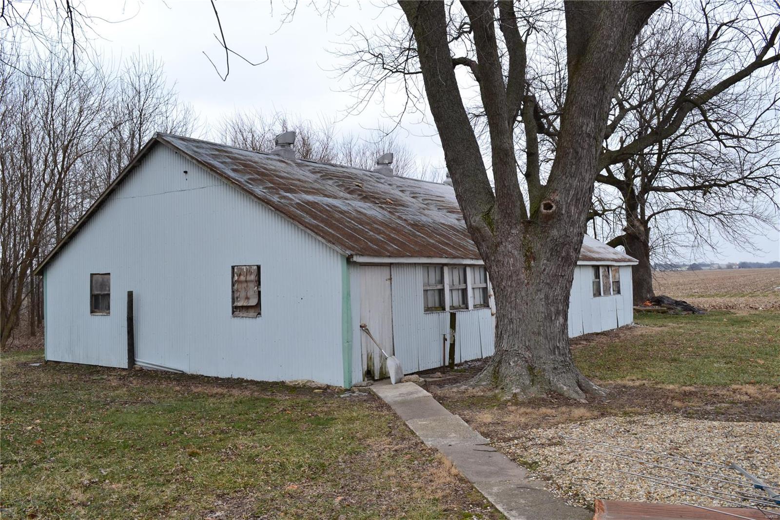 12736 Pipeline Road Carlyle, IL 62231 - Photo 2 of 4 Gallery Image 2