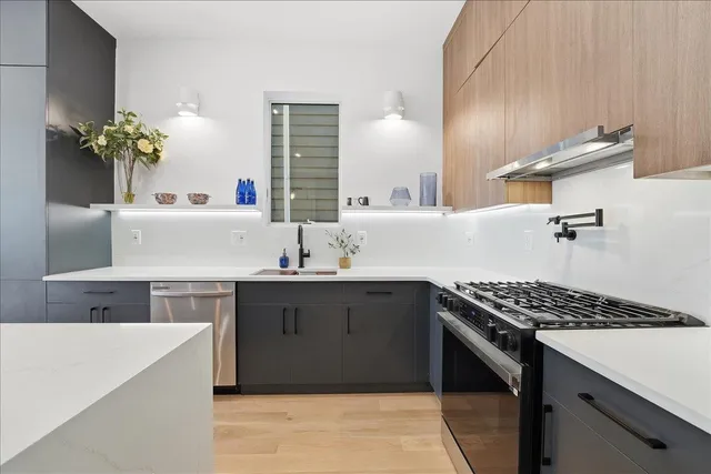 $1,080,000 | 105 Laidlaw Avenue, Unit 3, Jersey City, NJ 07306