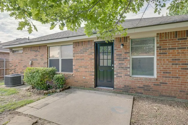 $2,425 | 4001 Rochester Drive, Fort Worth, TX 76244