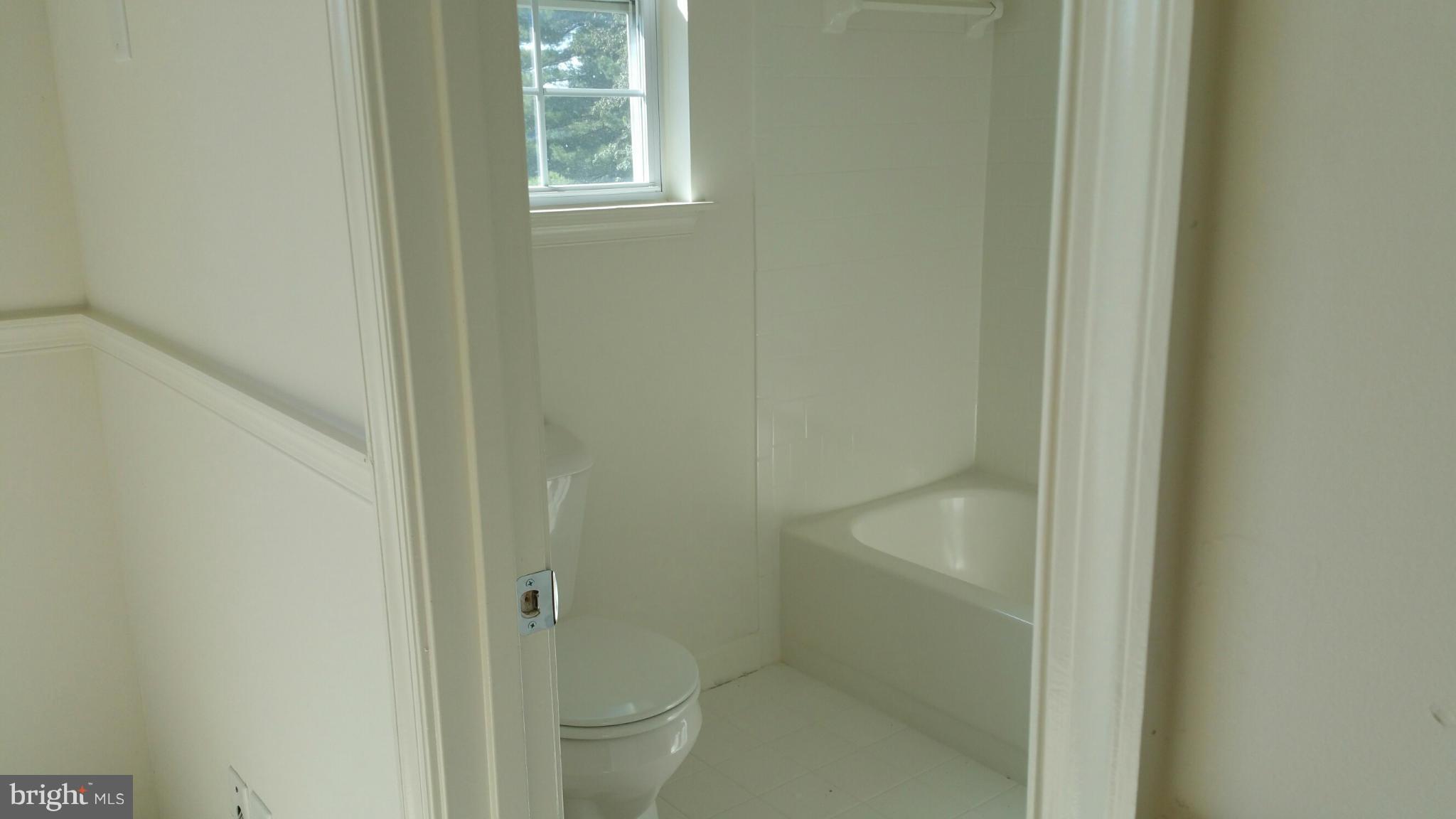 9237 Ridgefield Circle Frederick, MD 21701 - Photo 11 of 20 Bath (Master)