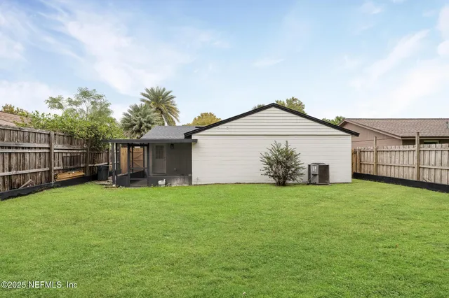 a view of a house with a yard and garage