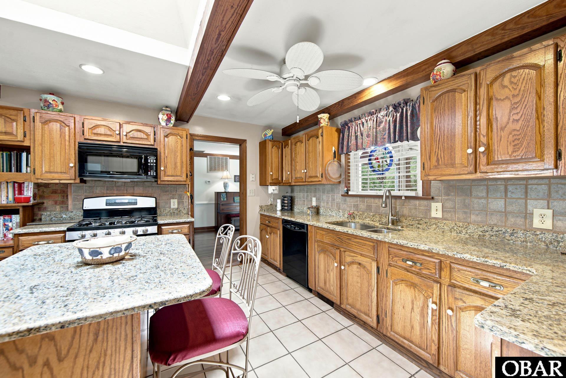 316 Narrow Shore Road, Unit 4 Aydlett, NC 27916 - Photo 14 of 87