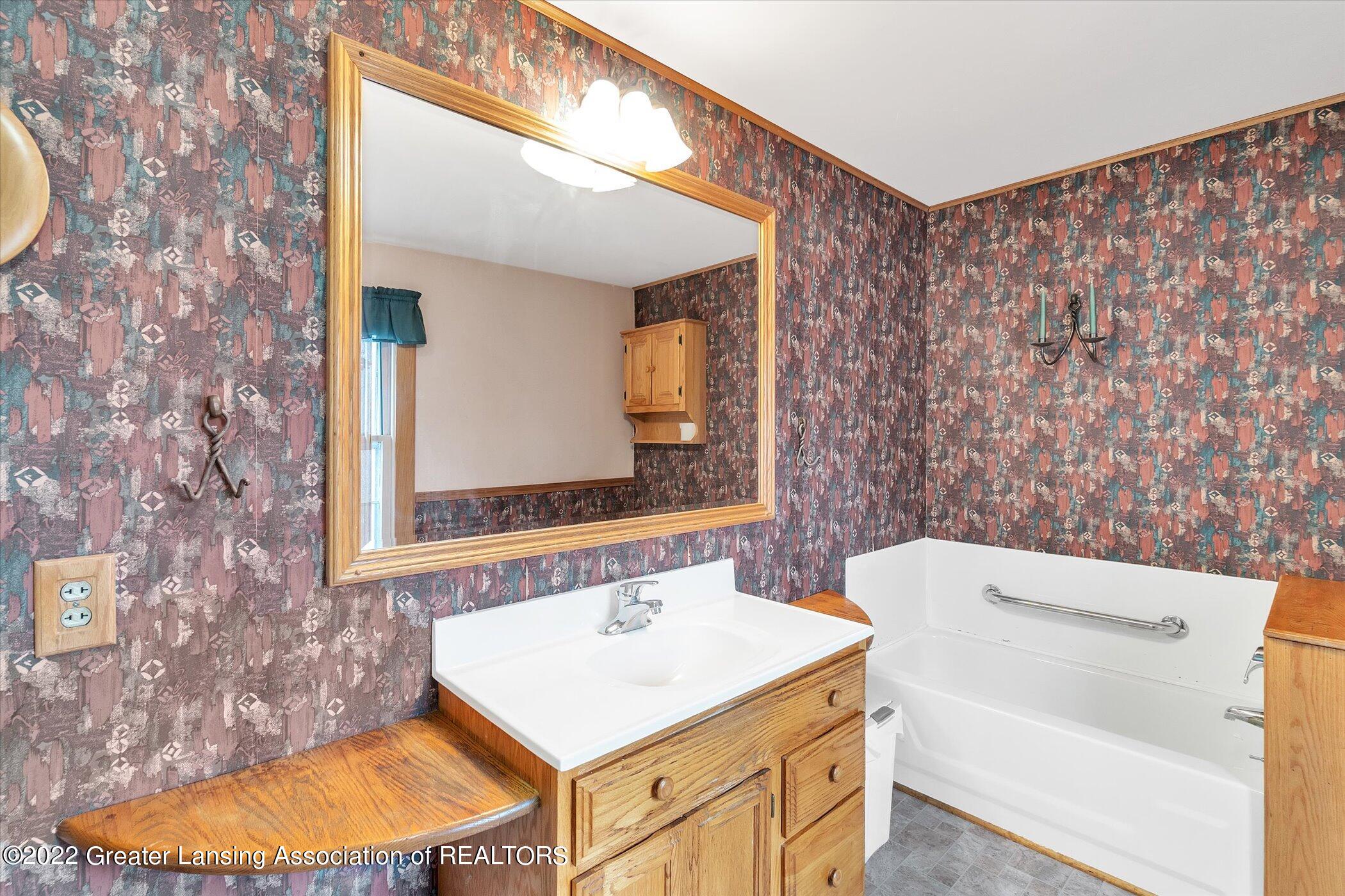 4610 Old Lansing Road Lansing, MI 48917 - Photo 23 of 43 23-4610-Old-Lansing-Rd-WindowStill-Real-