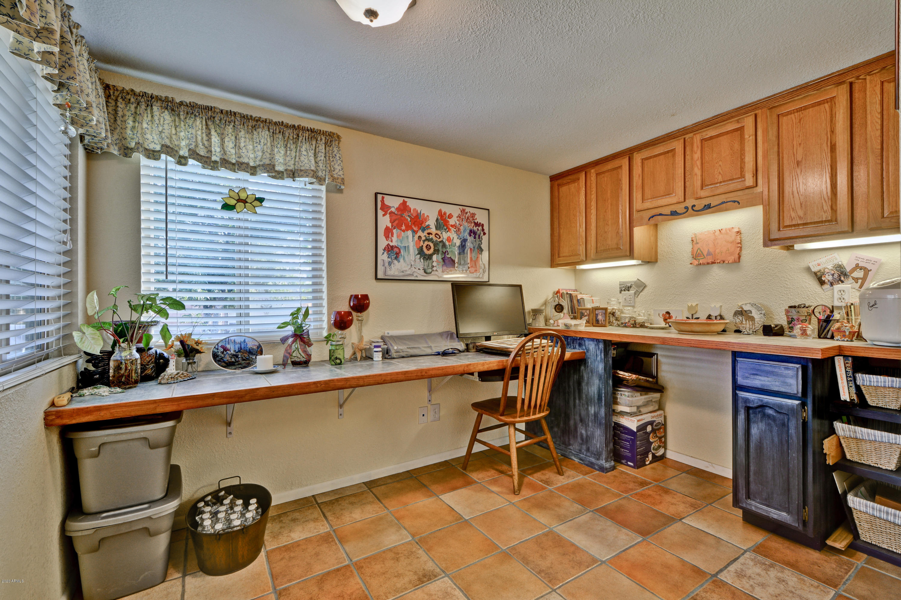 3209 West Cactus Road Phoenix, AZ 85029 - Photo 18 of 35 a room with furniture a rug and white walls