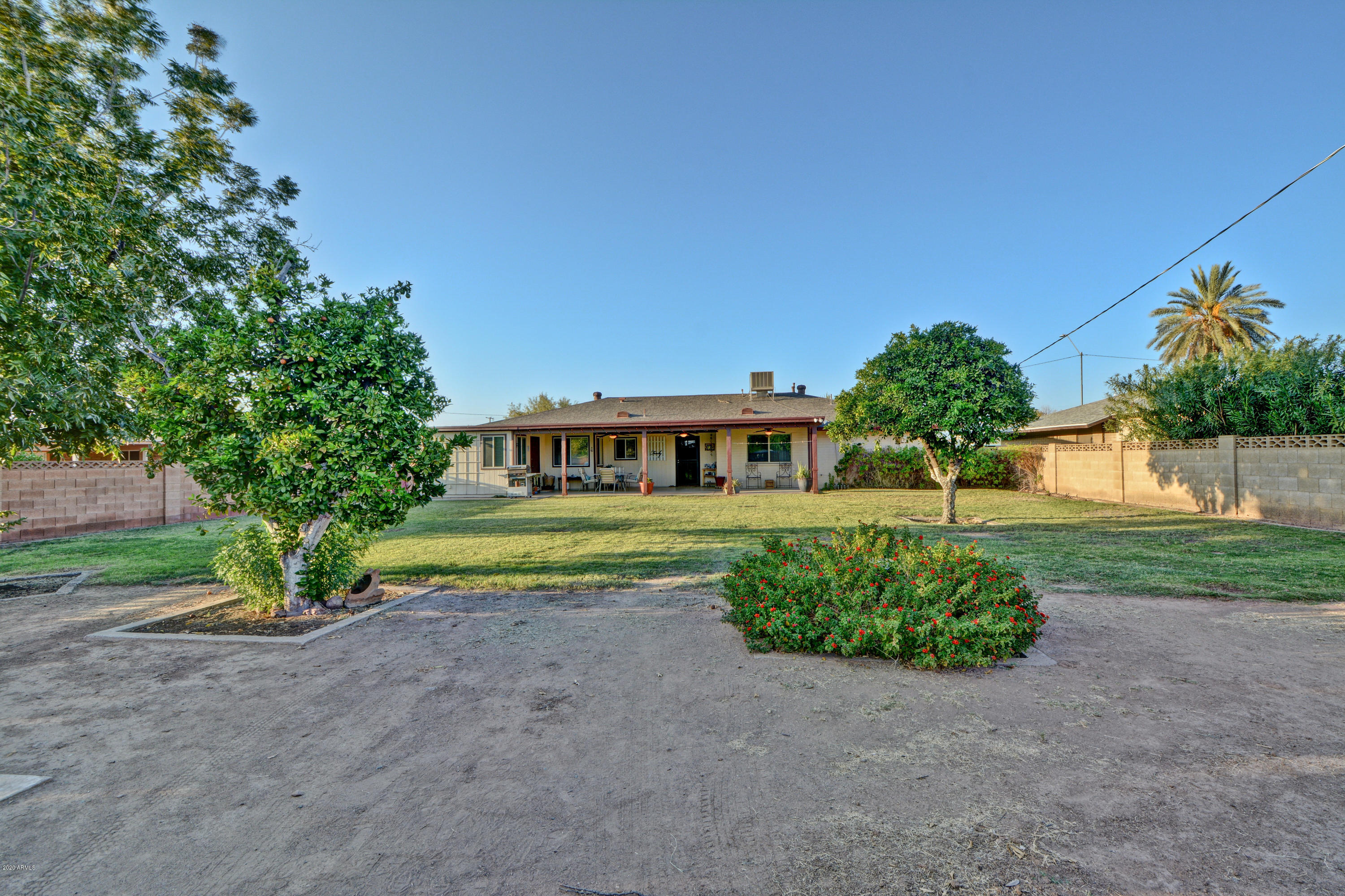 3209 West Cactus Road Phoenix, AZ 85029 - Photo 32 of 35 a front view of a house with garden