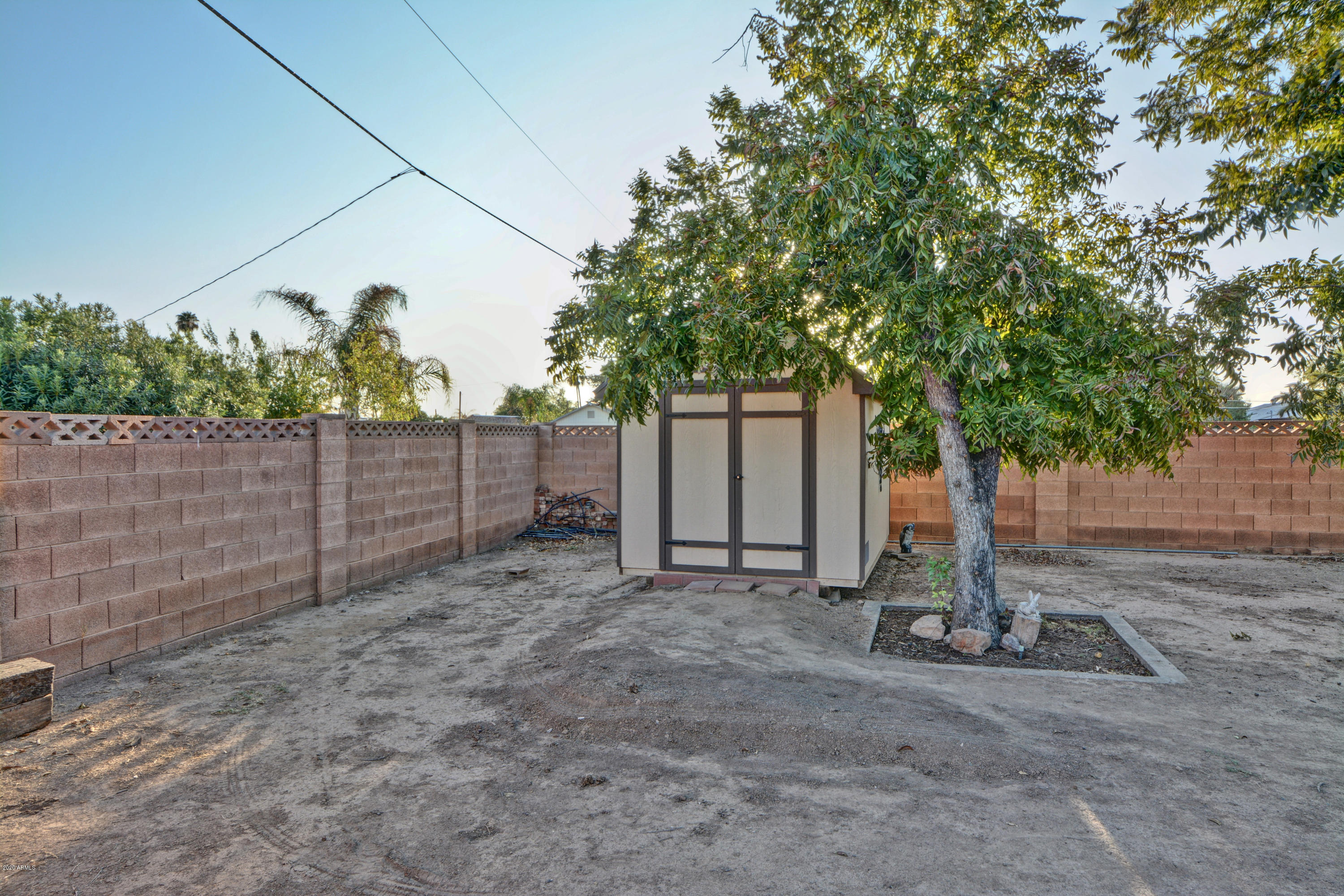 3209 West Cactus Road Phoenix, AZ 85029 - Photo 33 of 35 a view of a backyard