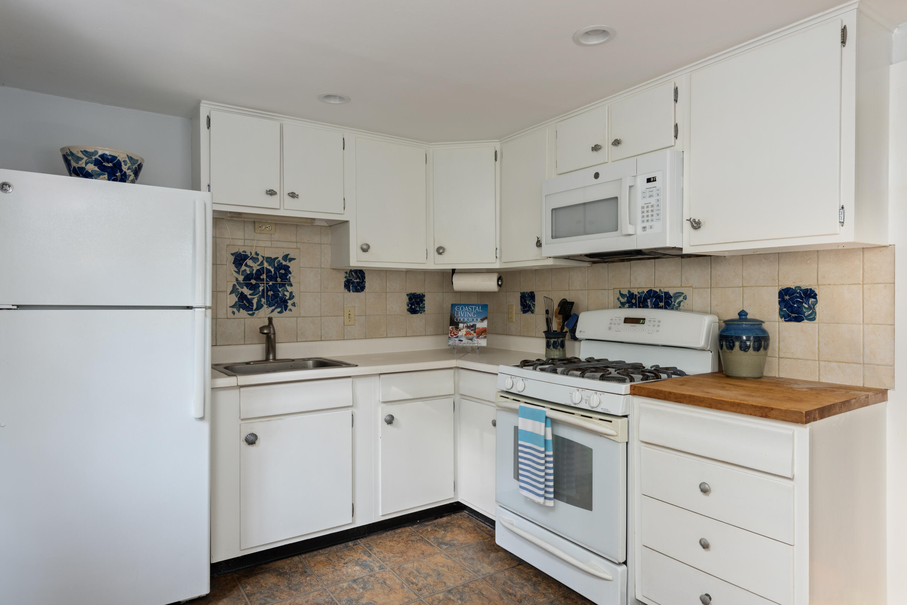 59 Nob Hill Road Chatham, MA 02633 - Photo 9 of 24 a kitchen with cabinets appliances a sink and a cabinets