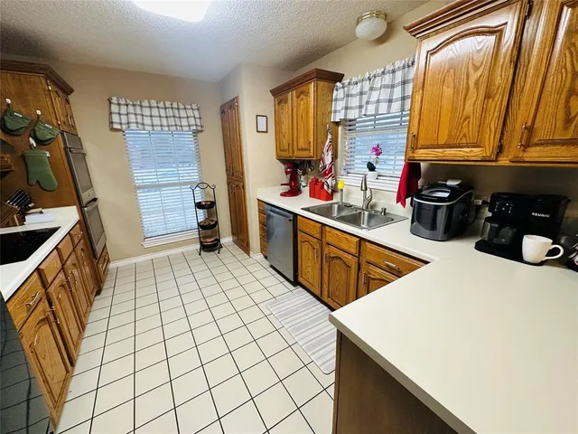 $379,900 | 1925 North Collegiate Drive, Paris, TX 75462