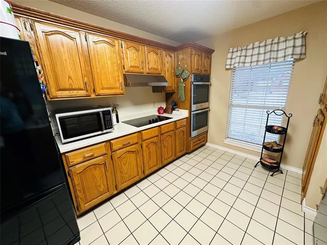 $379,900 | 1925 North Collegiate Drive, Paris, TX 75462