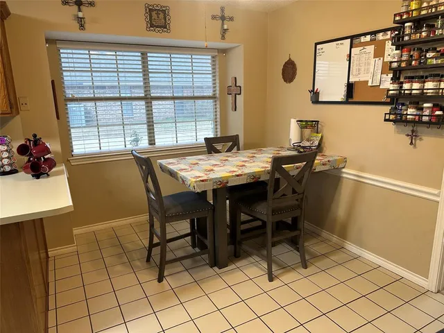 $379,900 | 1925 North Collegiate Drive, Paris, TX 75462