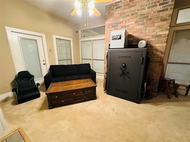 $379,900 | 1925 North Collegiate Drive, Paris, TX 75462