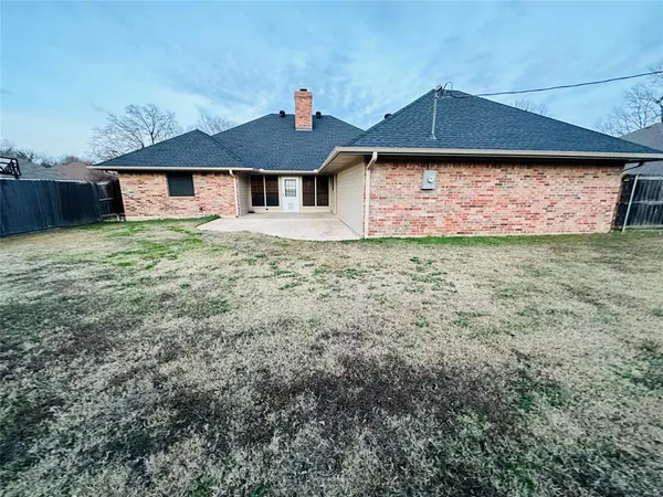 $349,000 | 1925 North Collegiate Drive, Paris, TX 75462