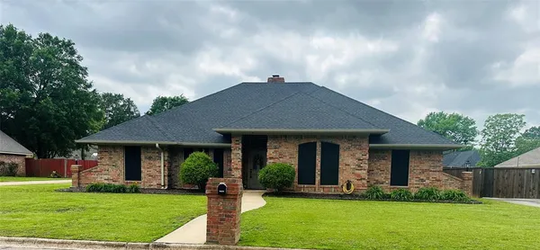 $349,000 | 1925 North Collegiate Drive, Paris, TX 75462