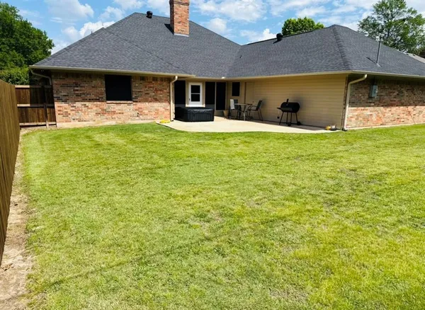 $349,000 | 1925 North Collegiate Drive, Paris, TX 75462