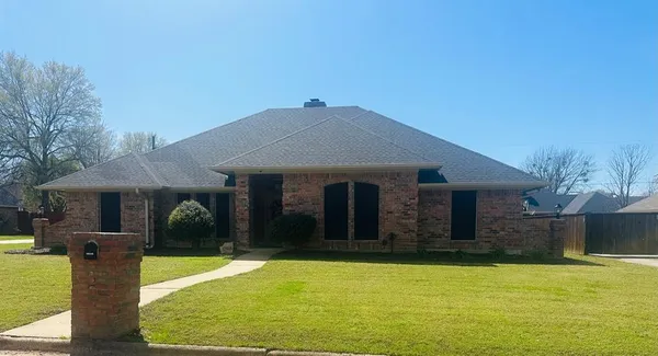 $349,000 | 1925 North Collegiate Drive, Paris, TX 75462