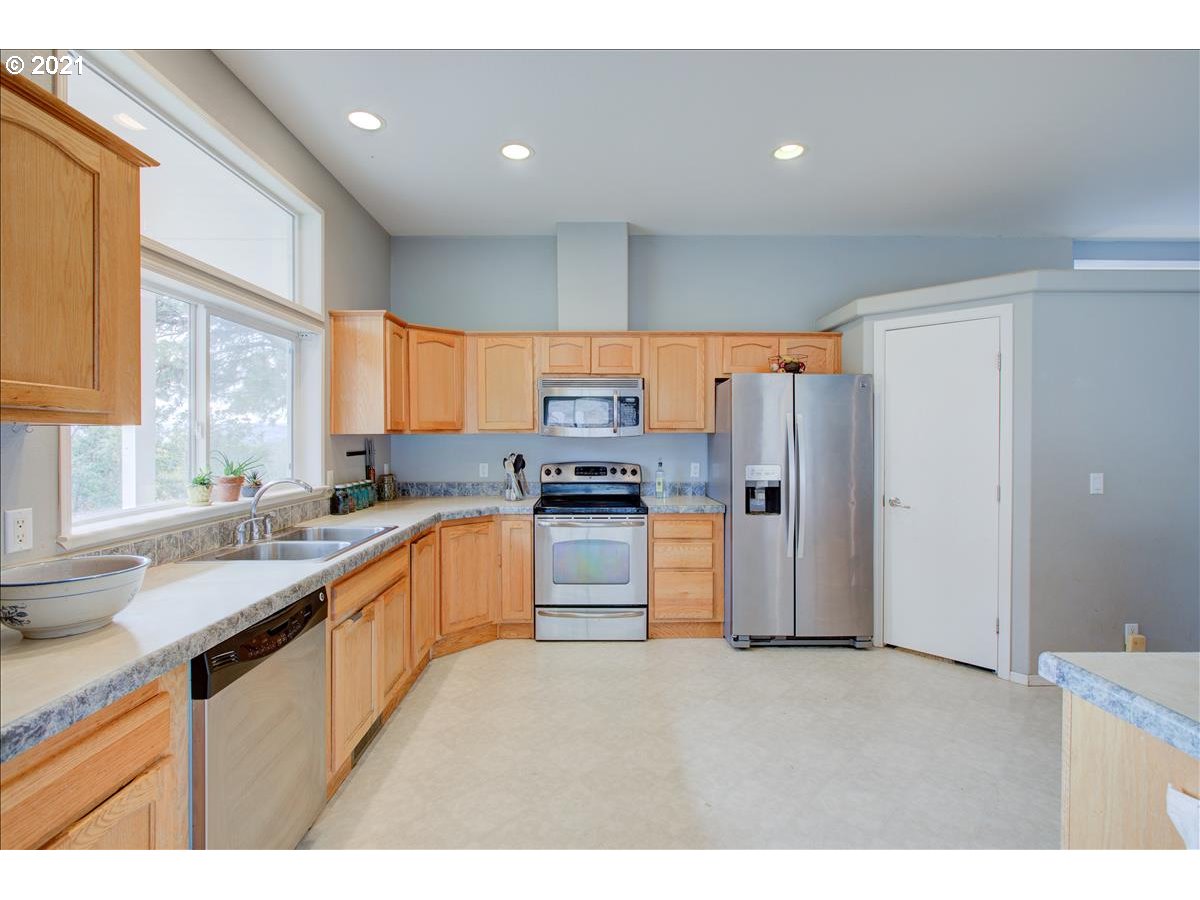 2015 Ridge Road West The Dalles, OR 97058 - Photo 11 of 32 Gallery Image 11