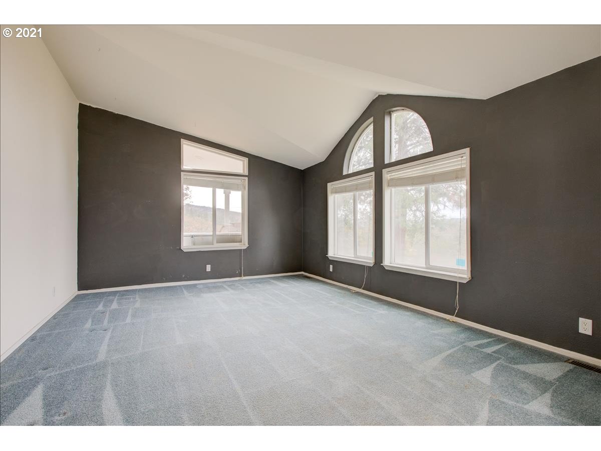 2015 Ridge Road West The Dalles, OR 97058 - Photo 15 of 32 Gallery Image 15