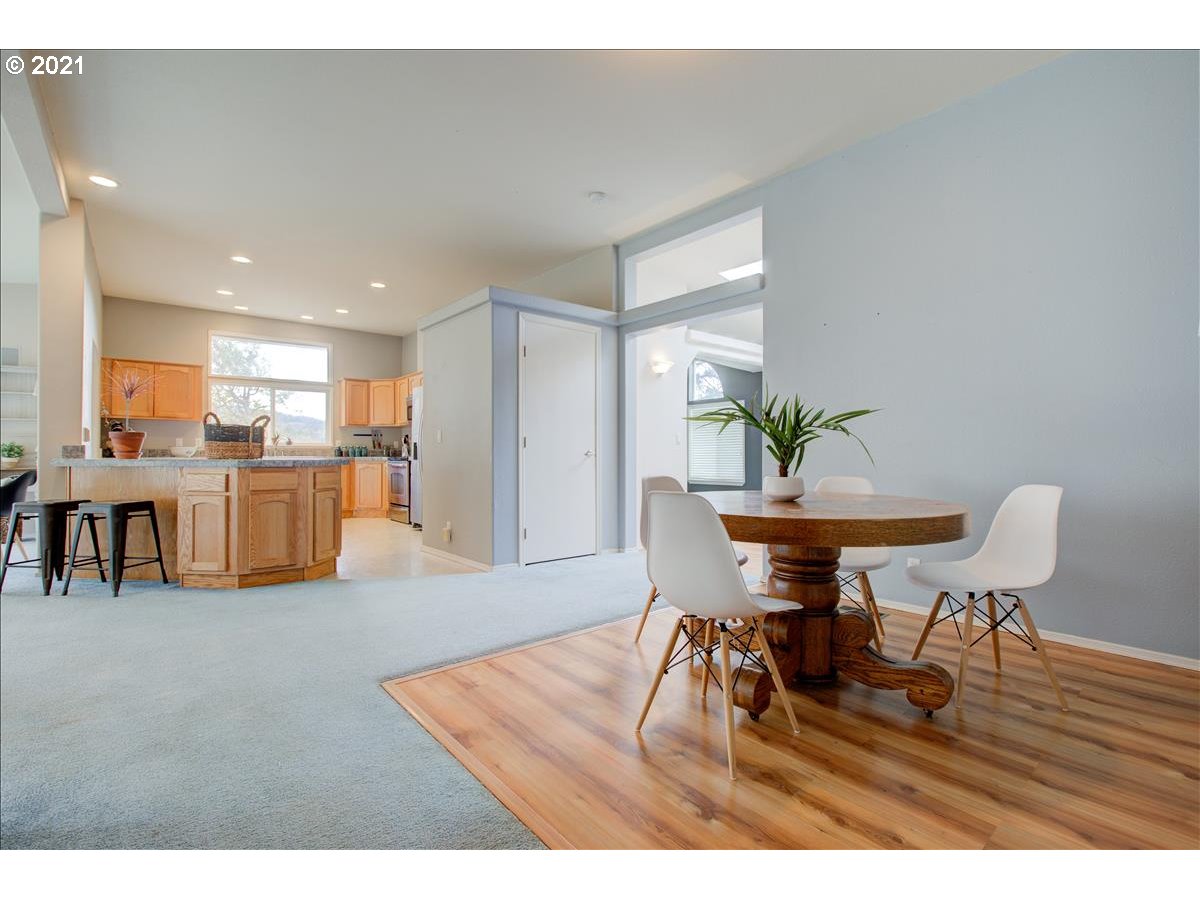 2015 Ridge Road West The Dalles, OR 97058 - Photo 7 of 32 Gallery Image 7