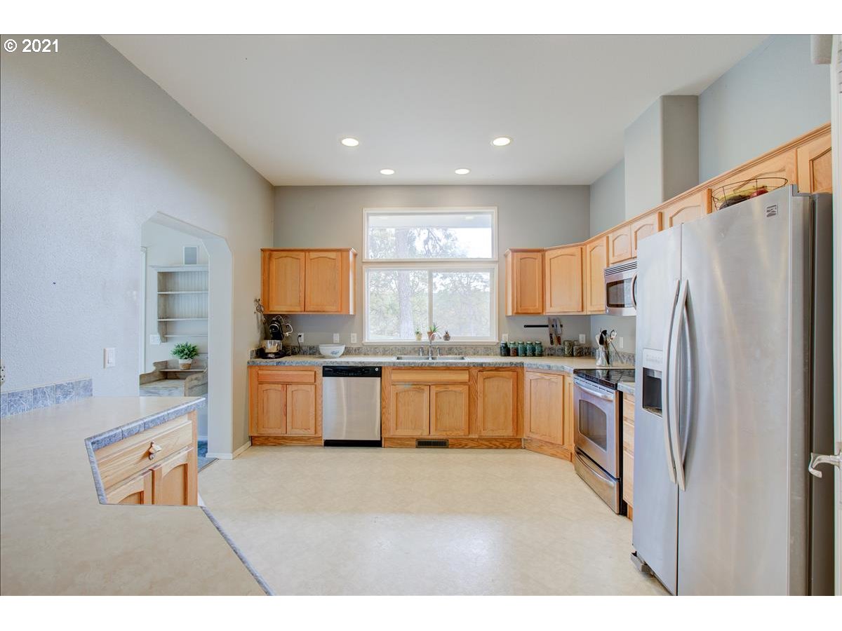 2015 Ridge Road West The Dalles, OR 97058 - Photo 10 of 32 Gallery Image 10