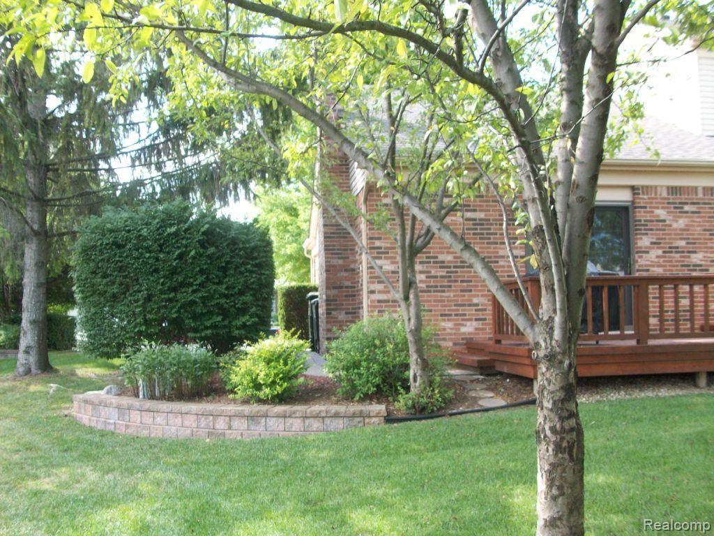 679 Baker Street Rochester, MI 48307 - Photo 3 of 13 Beautiful landscaping