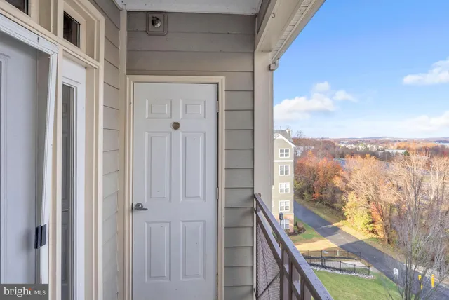 $429,900 | 1641 Ladue Court, Unit 402, Woodbridge, VA 22191