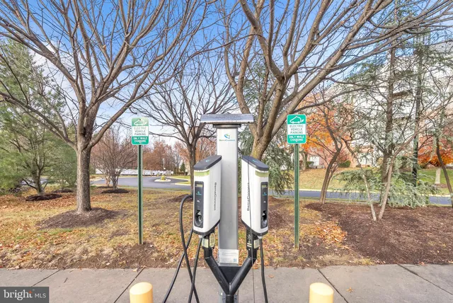 $429,900 | 1641 Ladue Court, Unit 402, Woodbridge, VA 22191