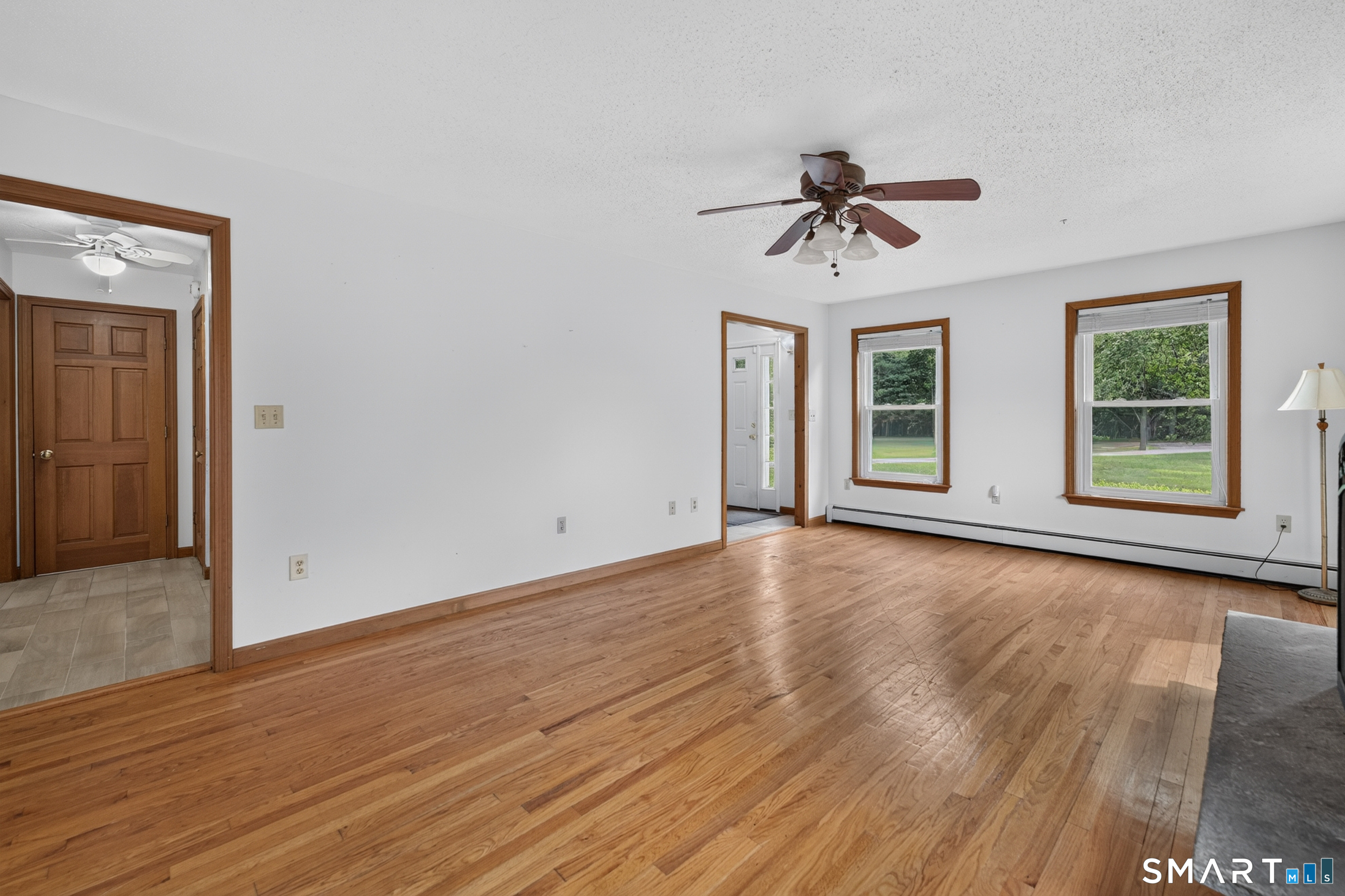 7 Massapeag Point Road Montville, CT 06382 - Photo 5 of 39