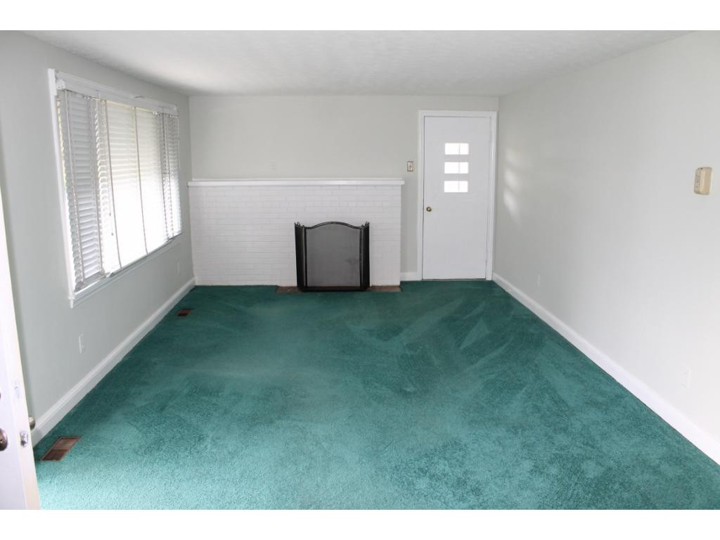 323 Sherwood Road Bristol, VA 24201 - Photo 3 of 21 Photo 3