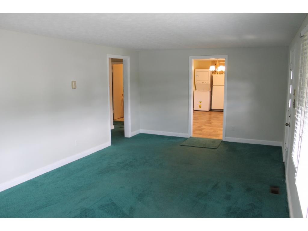 323 Sherwood Road Bristol, VA 24201 - Photo 4 of 21 Photo 4