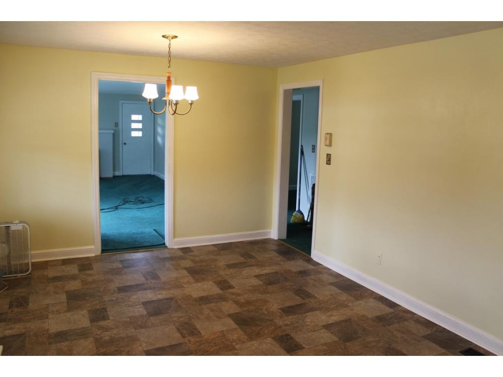 323 Sherwood Road Bristol, VA 24201 - Photo 6 of 21 Photo 6
