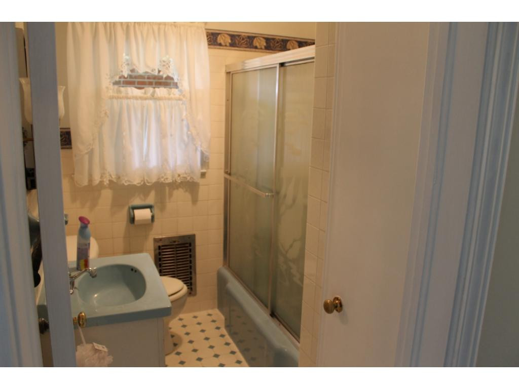 323 Sherwood Road Bristol, VA 24201 - Photo 7 of 21 Photo 7