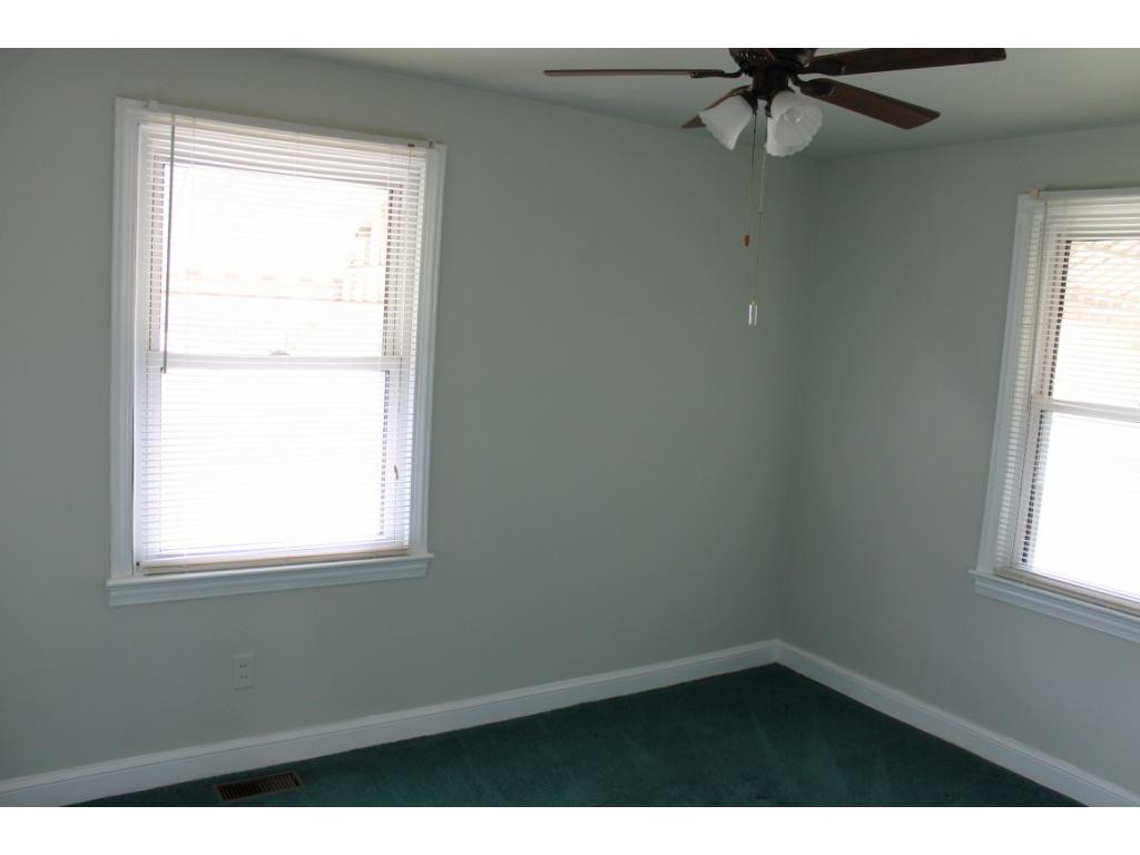 323 Sherwood Road Bristol, VA 24201 - Photo 9 of 21 Photo 9