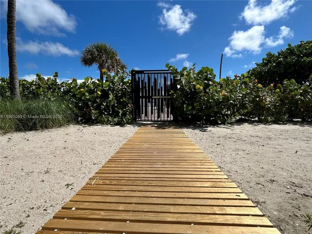 $4,895 | 5415 Collins Avenue, Unit 302, Miami Beach, FL 33140