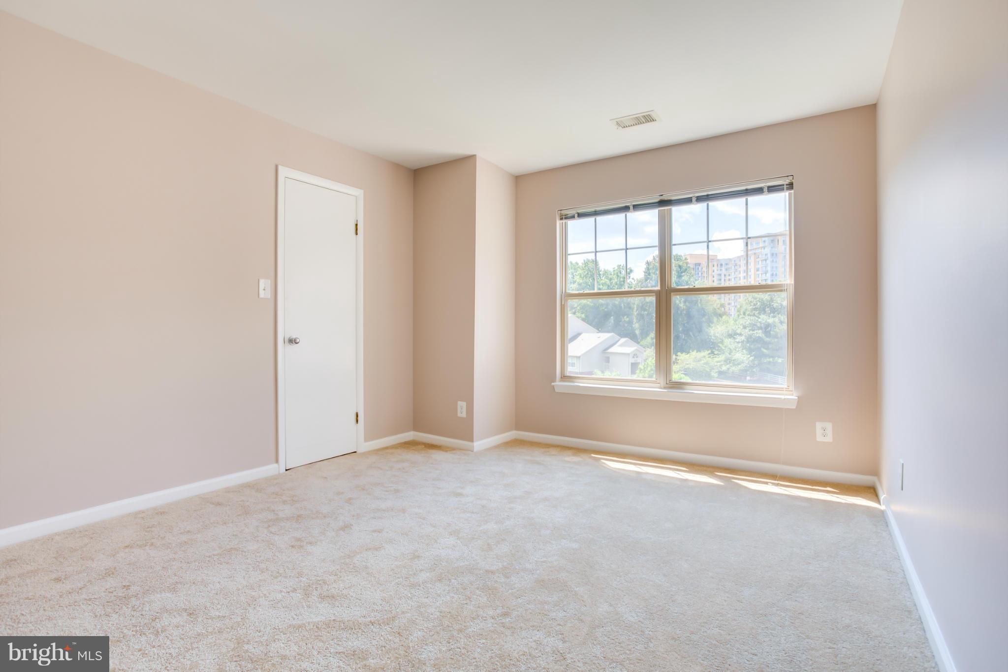 1703 Ascot Way, Unit K Reston, VA 20190 - Photo 8 of 28 Living Room