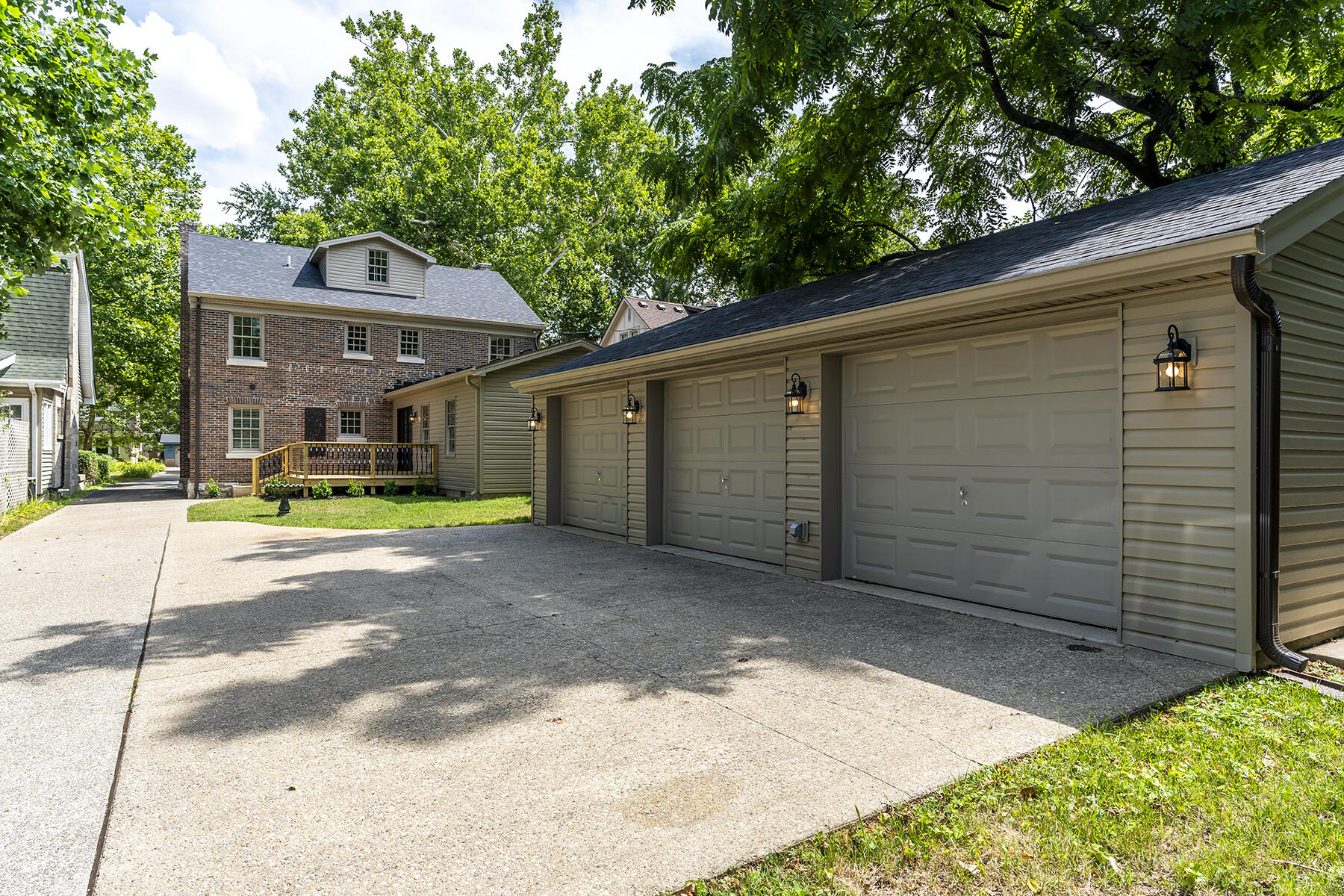 321 Sycamore Road Lexington, KY 40502 - Photo 7 of 82 Three Car Garage