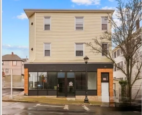 $1,300 | 337 Columbia Street, Unit 3N, Fall River, MA 02721