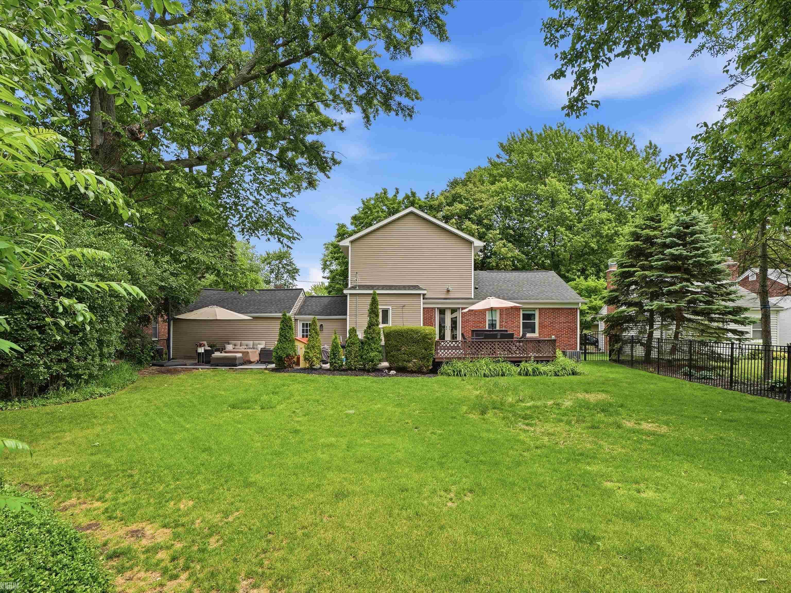 2622 Bembridge Road Royal Oak, MI 48073 - Photo 35 of 46