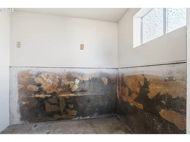 $1,399,000 | 4201 Barrett Drive, Hood River, OR 97031