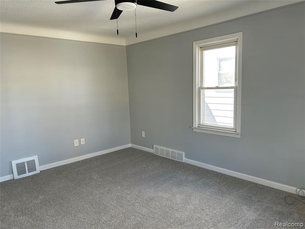 7546 Sterling Street Center Line, MI 48015 - Photo 3 of 29