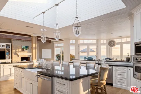 $16,850,000 | 30760 Broad Beach Road, Malibu, CA 90265