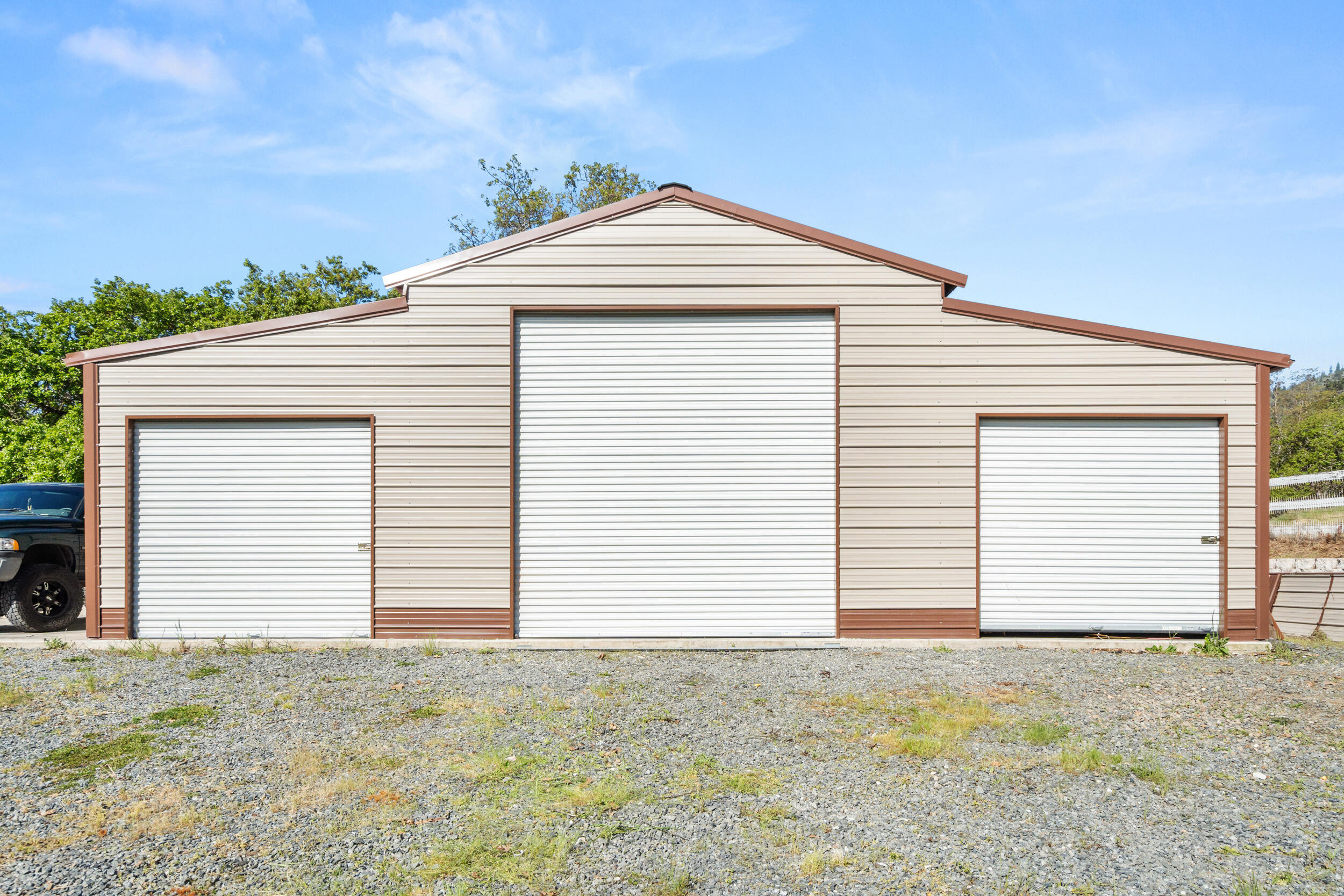 3583 Ross Lane Central Point, OR 97502 - Photo 33 of 52 a front view of a house