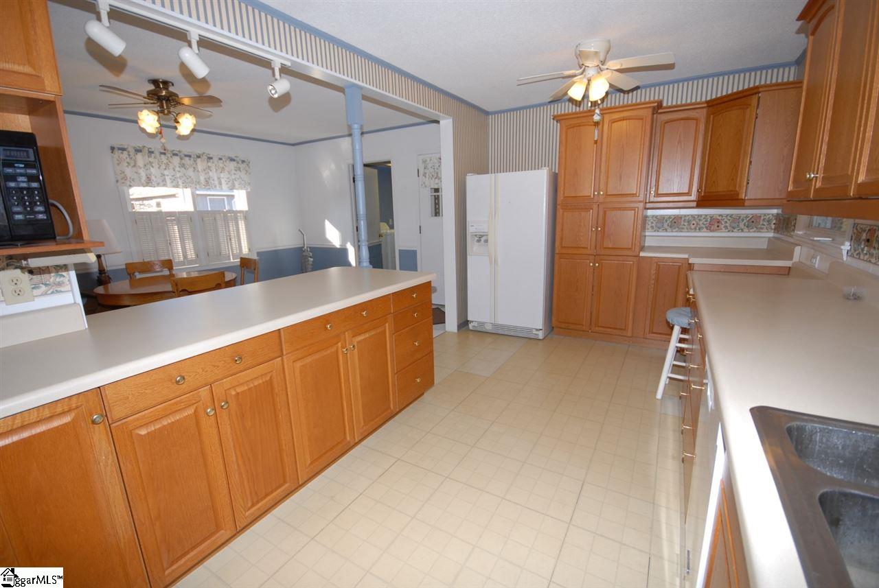 14072 South Radio Station Road Seneca, SC 29678 - Photo 8 of 26 Gallery Image 8