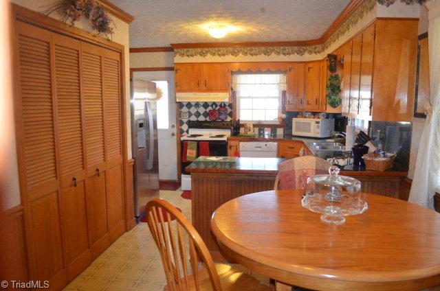 618 Roundhill Church Road Traphill, NC 28685 - Photo 8 of 14 Gallery Image 8